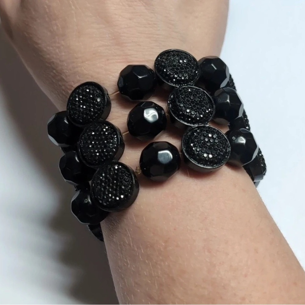 Elegant Black Beaded Bracelet